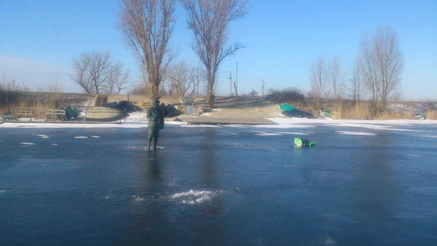 Зимняя ловля рыбы на ставке - доступен каждый уголок